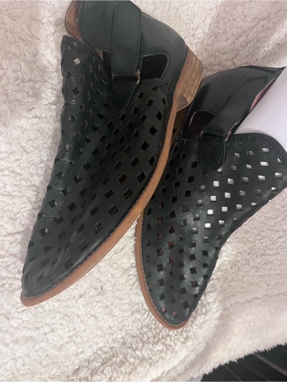 Musse&Cloud Caila black leather booties US 9 laser cut out low flat ankle EU 40